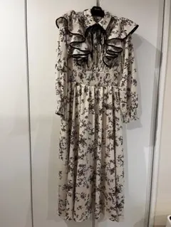 トッコクローゼット リボンフリル×シャーリングフラワープリントブラウンワンピース