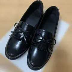 ブラックローファー フリンジ付きリボンデザイン
