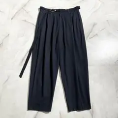 A19966 美品 URU 20SS コットンギャバジンタックパンツ 紺1のサムネイル