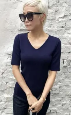 JENNE VネックTシャツ　Sネイビーのサムネイル