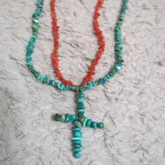 ターコイズ・オレンジのクロスネックレス
