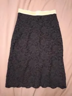 新品未使用　黒い花柄レースタイトスカート　ストレッチ