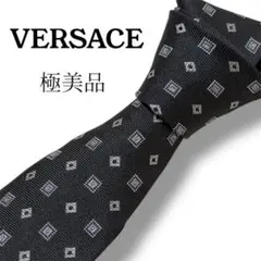 ⭐️ヴェルサーチ⭐️極美品⭐️高級ネクタイ　ブラック　小紋柄　メデューサ柄
