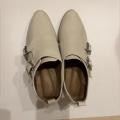 ダブルストラップ エナメルパンプス アイボリーのサムネイル