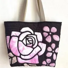 ハワイアンキルト　　　　　　トートバッグ　　　　　　　　バラ♡ グレー ハワイアンキルトトートバッグ バラ♡ アイスグレー - メルカリ