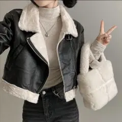 ファー付きクロップドレザージャケット 黒 白 ブラック ホワイト