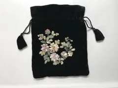 【新品】黒の花刺繍　ベルベット巾着袋
