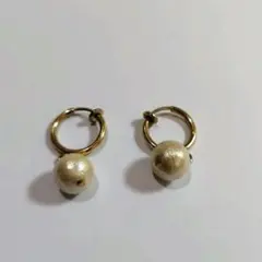 ゴールドフープイヤリング コットンパールビーズ付き