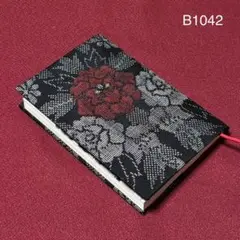 B1042再販　標準サイズ　大島紬　着物リメイク　草花　文庫本ブックカバー