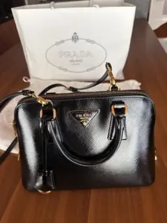 PRADA ブラック サフィアーノレザー ショルダーバッグ