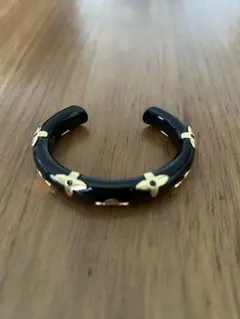 Louis Vuitton バングル 黒 金色花モチーフのサムネイル
