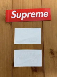 SupremeとNike SBステッカーセット