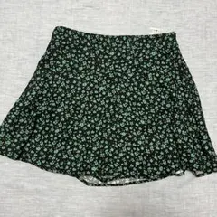 ZARA新品未使用タグ付き　スカート(グリーン×ブラック花柄)