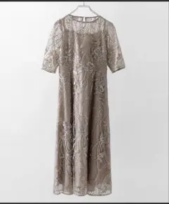 新品未使用　❀刺繍入りベージュパーティードレス❀　Mサイズ