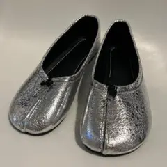新品 シルバー 足袋 タビ フラットシューズ メタリック