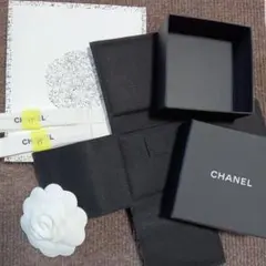 銀座限定ショッパーとカメリアとリボンと箱