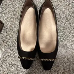 銀座かねまつ　黒いチェーン付きスクエアトゥシューズ
