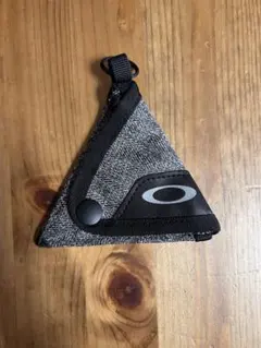 Oakley 三角形 小物入れ グレー/ブラック