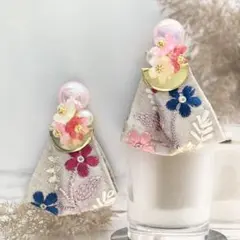 ピンク系偏光パール調カボションとインド刺繍リボンのブーケピアス 03171