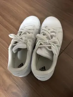 adidas ホワイト スニーカー23センチ