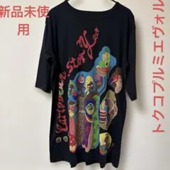 【新品未使用】✨トクコプルミエヴォル✨黒地にアフリカの女性達の半袖チュニック❣️