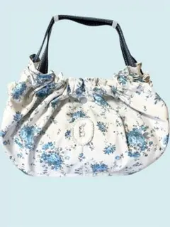 ギャザートートバッグ[ハンドメイド]白に水色花柄、うさぎタグ、プラスチックパール