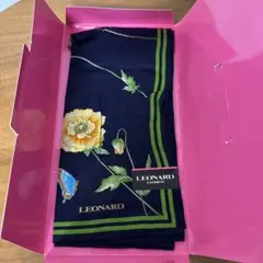 【新品未使用】レオナール ハンカチ 花柄 蝶 LEONARD ケース付きのサムネイル