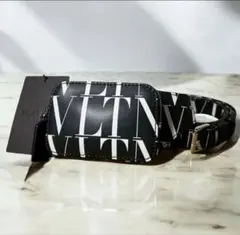 未使用　タグ有　ヴァレンティノ　ボディバッグ　メンズ　ブラック　斜め掛け　黒