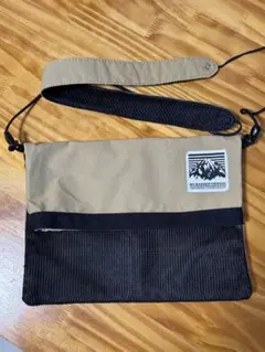 美品 マウントレイニアデザイン サコッシュ ショルダーバック カーキのサムネイル