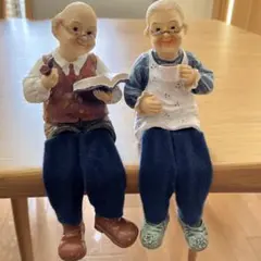 おじいさんとおばあさんの陶器フィギュア
