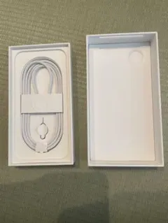 R*y様 Apple iPhone 16e白ケース(箱)充電ケーブル