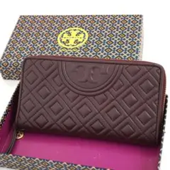 ✨未使用展示品・箱付き✨　TORY BURCH 長財布　Tロゴ　エンボスロゴ