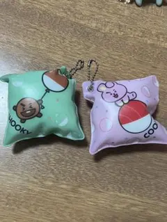 BT21 KURA 寿司 クッション キーホルダー 2個セットのサムネイル