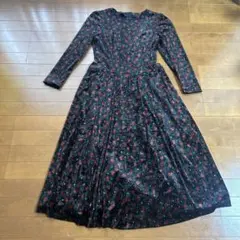 昭和レトロ　古着　黒と赤の花柄ベルベットワンピース