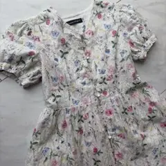 BeBe 花柄刺繍ワンピース　120のサムネイル