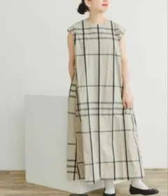 ITEMS URBAN RESEARCH チェックフレアワンピース ベージュのサムネイル