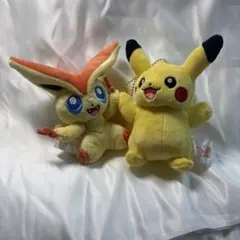 ポケセン トウホク限定　ピカチュウ ビクティニ ぬいぐるみ ストラップ付き