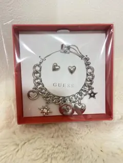 お値下げ♡GUESS チェーンブレスレットとハートピアスセット
