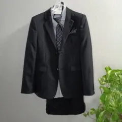 フォーマルスーツ 黒 ストライプシャツ付き ネクタイ・ポケットチーフ付き