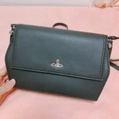 【美品】ヴィヴィアン ウエストウッド シンプルショルダーバッグ ブラック 黒