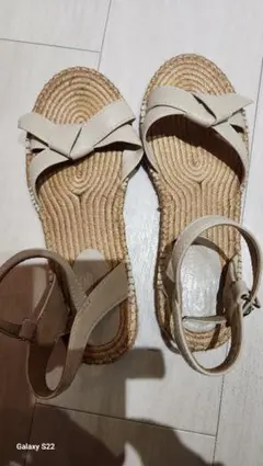 オリエンタルトラフィック　ベージュフラットサンダル