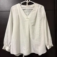 ホワイト Vネック 長袖ブラウス