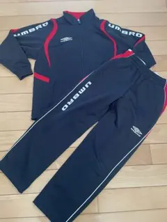 UMBRO ジャージ上下セット 黒/赤　140サイズ