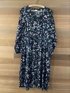 URBAN RESEARCH DOORS 小花柄 長袖ブラックワンピース