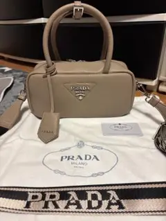 PRADA ベージュ レザー ショルダーバッグ