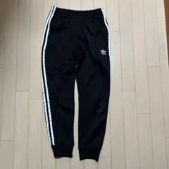 adidas ブラック SST XS