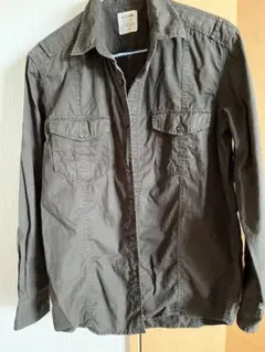 UNIQLO カーキ長袖シャツ