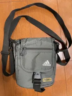adidas ショルダーバック　小型　00s