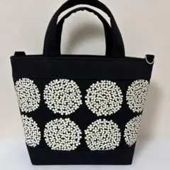 ハンドメイド　切り替え　トートバッグ　紫陽花柄　 北欧風　デニム黒