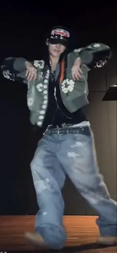 enhypen ニキ着用　ダメージデニムパンツ